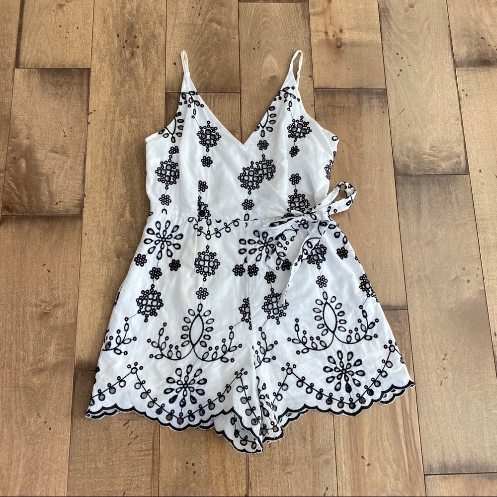 Do+Be Eyelet Romper White Black Jumpsuit Floral M